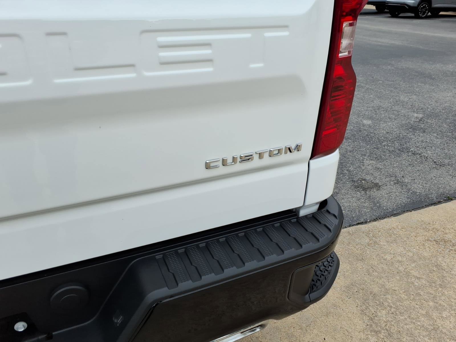 Used 2025 Chevrolet Silverado 1500 Custom Trail Boss AWD/4WD image 5