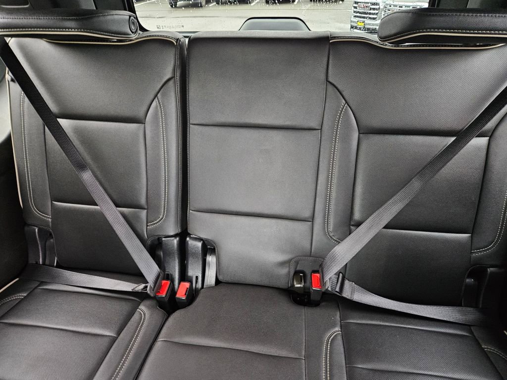 Used 2023 GMC Yukon SLT w/ SLT Premium Package image 18