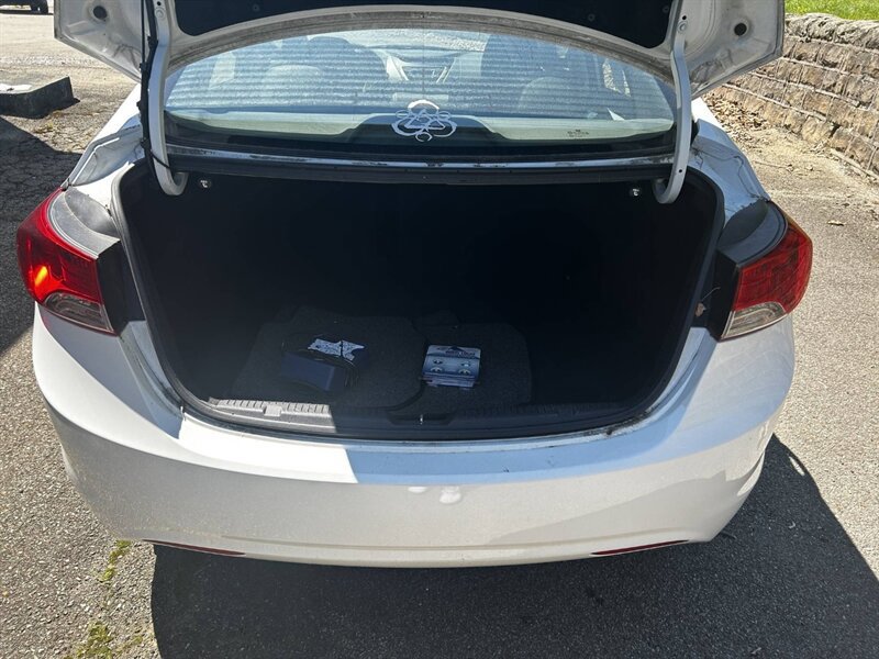 Used 2011 Hyundai Elantra Limited FWD image 24