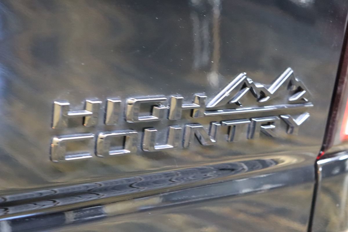 Used 2024 Chevrolet Silverado 2500 High Country w/ High Country Premium Package AWD/4WD image 27