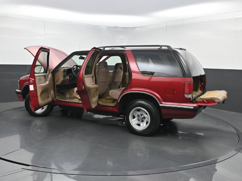 Used 1996 Chevrolet Blazer 2WD 4-Door image 28