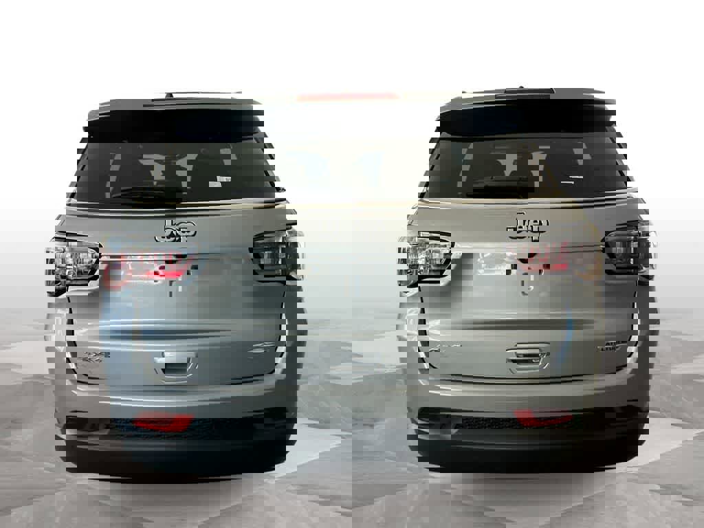 Used 2023 Jeep Compass Latitude image 7