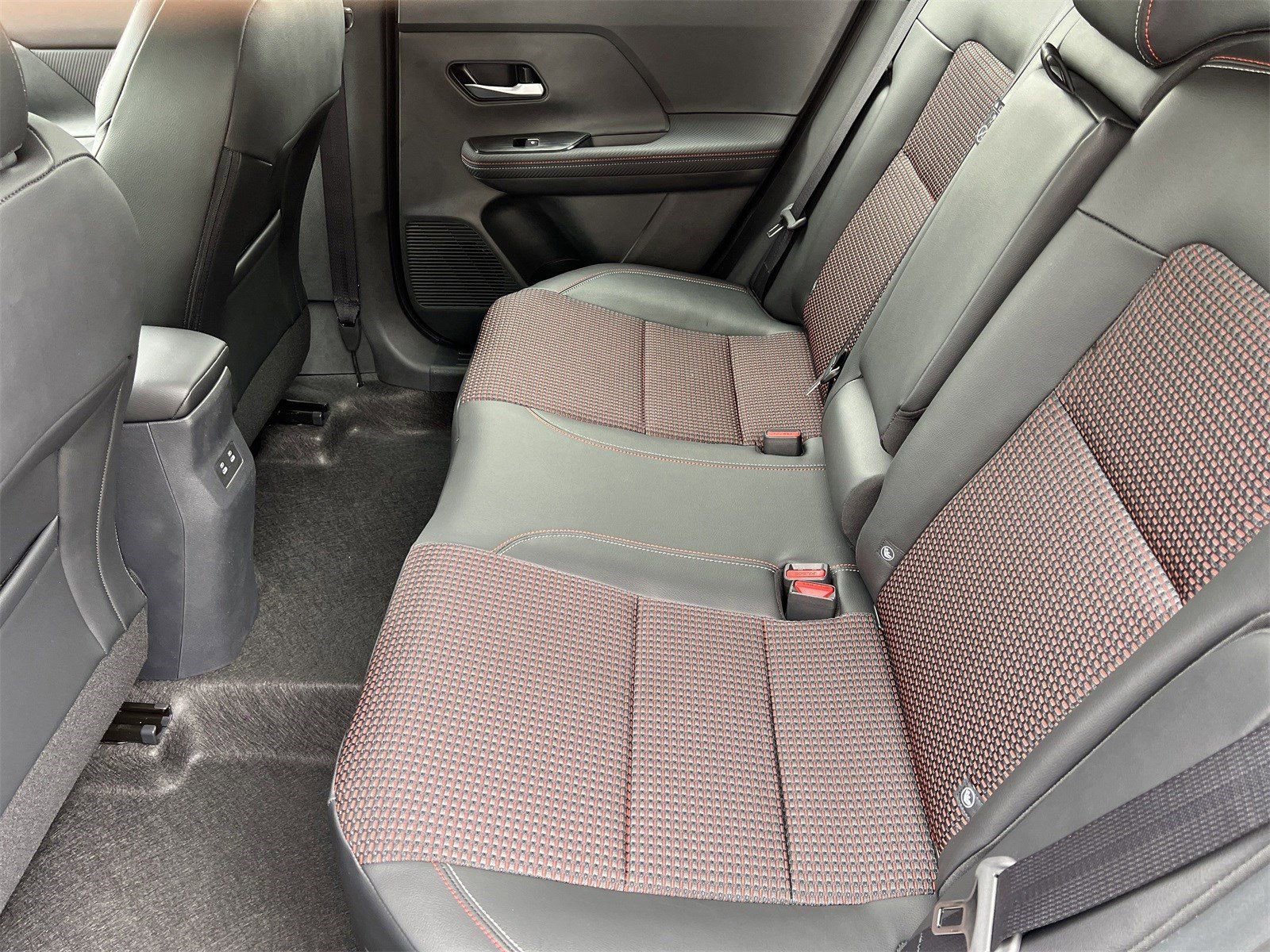 New 2025 Nissan Kicks SR w/ SR Premium Package FWD image 21