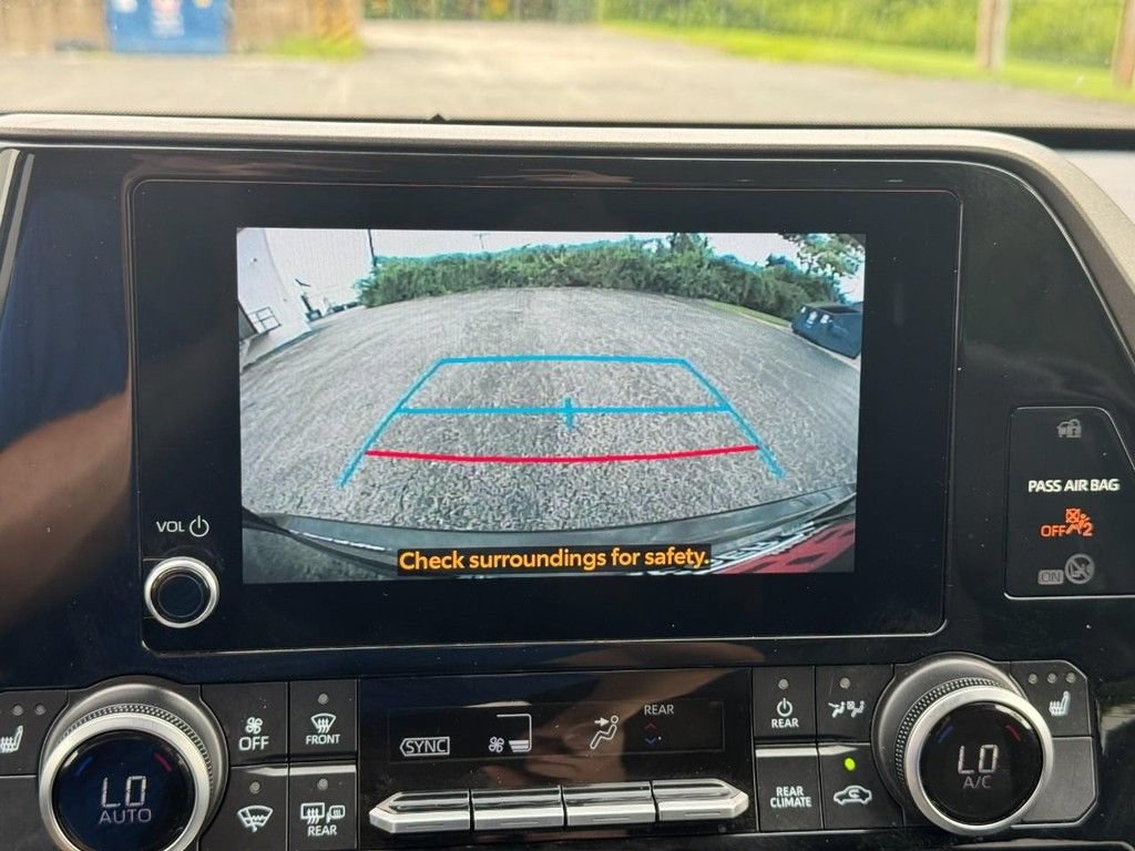 Used 2025 Toyota Highlander XLE AWD/4WD image 30