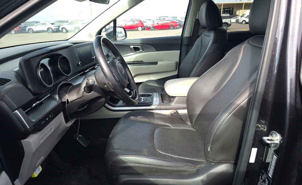 Used 2024 Kia Carnival LX FWD image 13