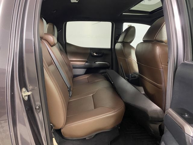 Used 2017 Toyota Tacoma Limited w/ Tow Package AWD/4WD image 9
