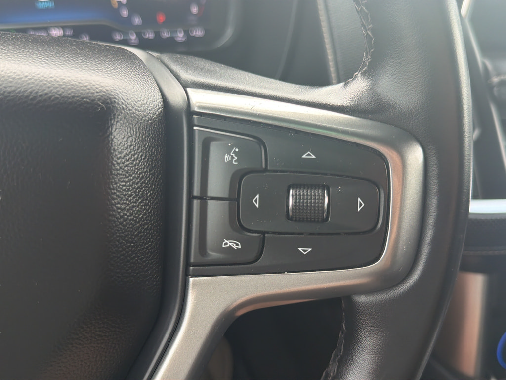 Used 2023 Chevrolet Suburban Premier RWD image 21