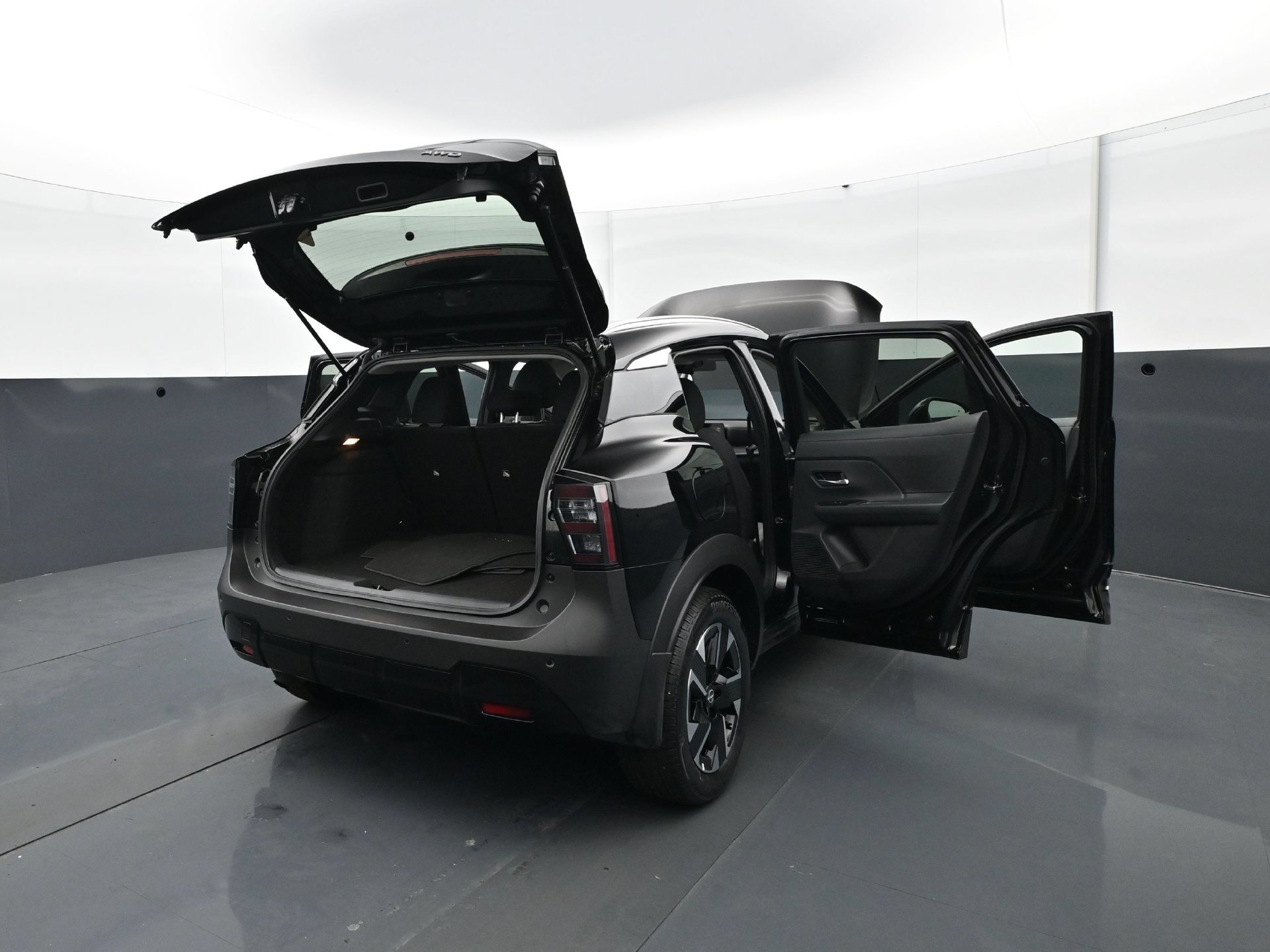 Used 2025 Nissan Kicks SV w/ SV Premium Package AWD/4WD image 33