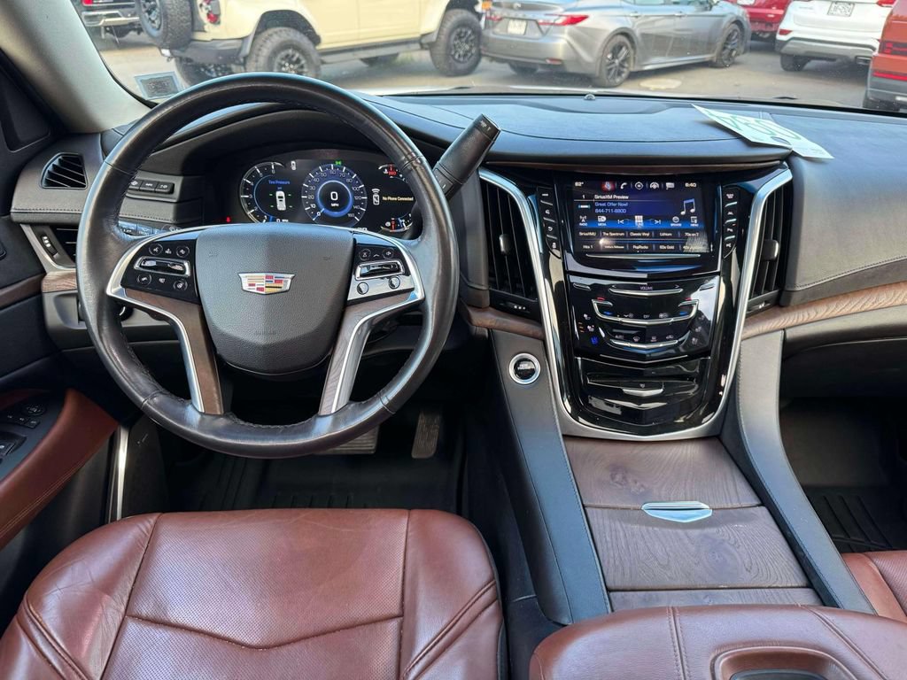 Used 2018 Cadillac Escalade Premium Luxury AWD/4WD image 20