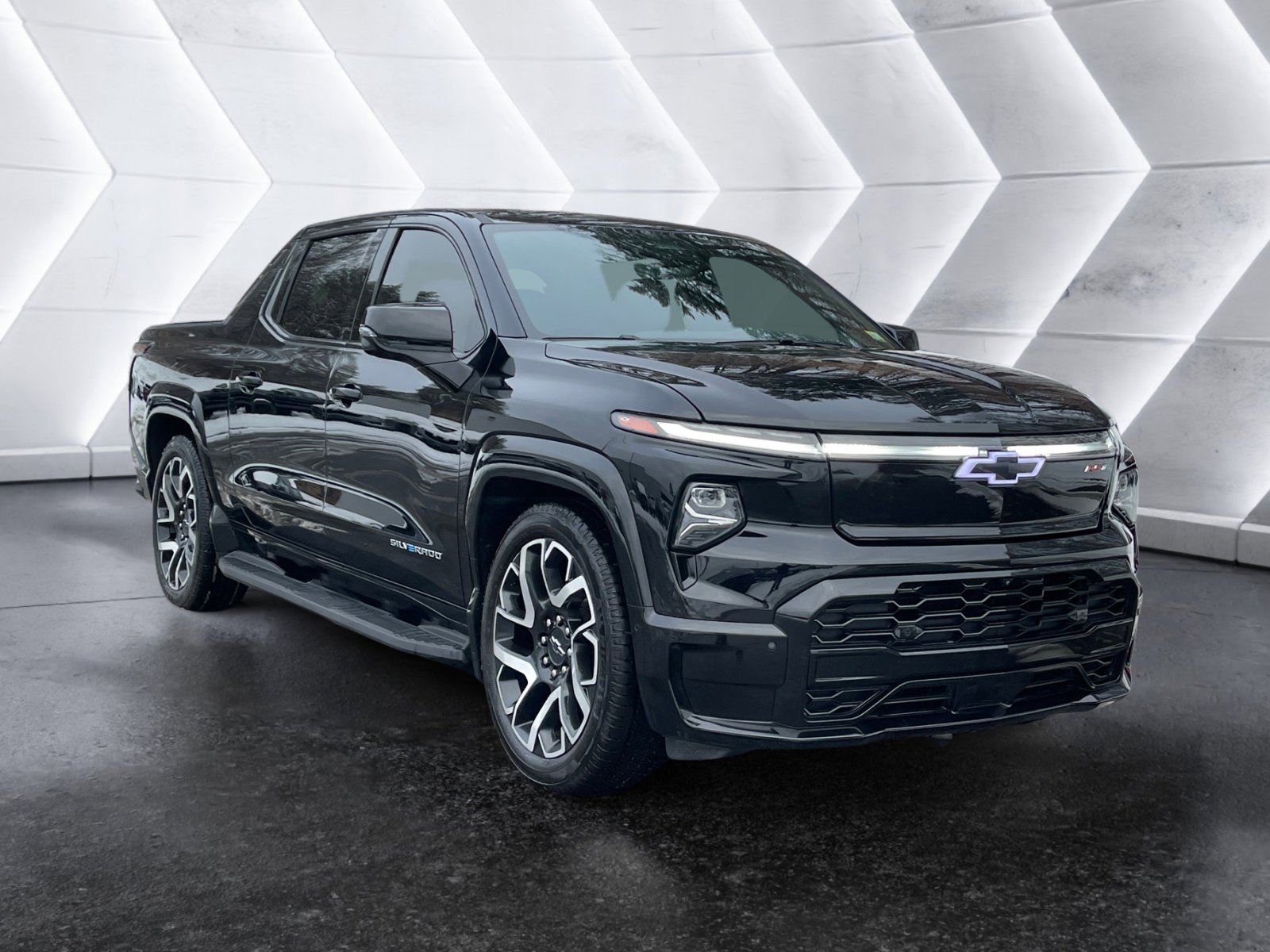 Used 2024 Chevrolet Silverado EV RST image 8