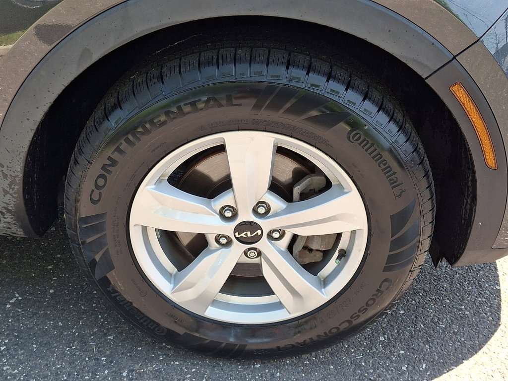 Used 2022 Kia Sorento LX FWD image 9