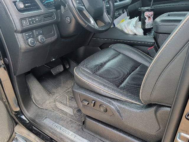 Used 2023 Chevrolet Suburban Premier AWD/4WD image 17