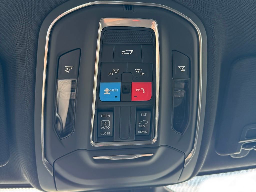 New 2025 Jeep Grand Cherokee Altitude image 27