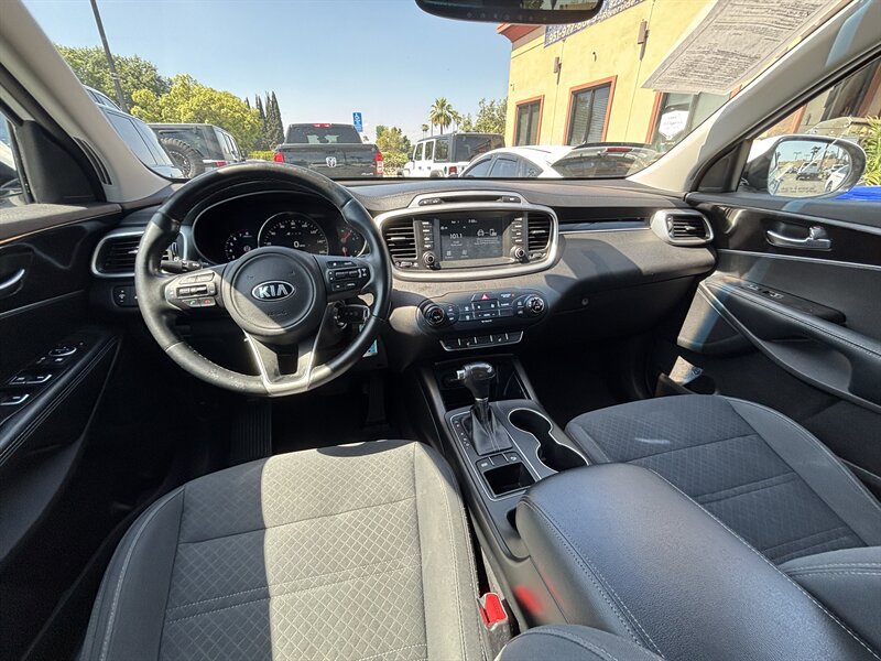 Used 2018 Kia Sorento FWD V6 w/ LX V6 Convenience Package image 30