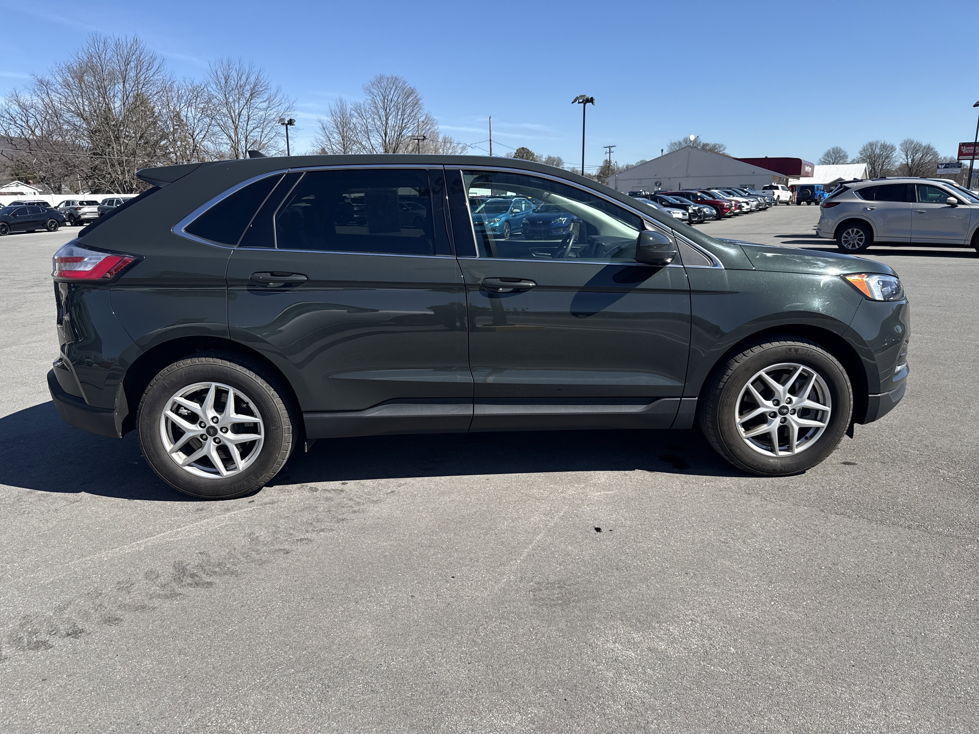 Used 2023 Ford Edge SEL image 2