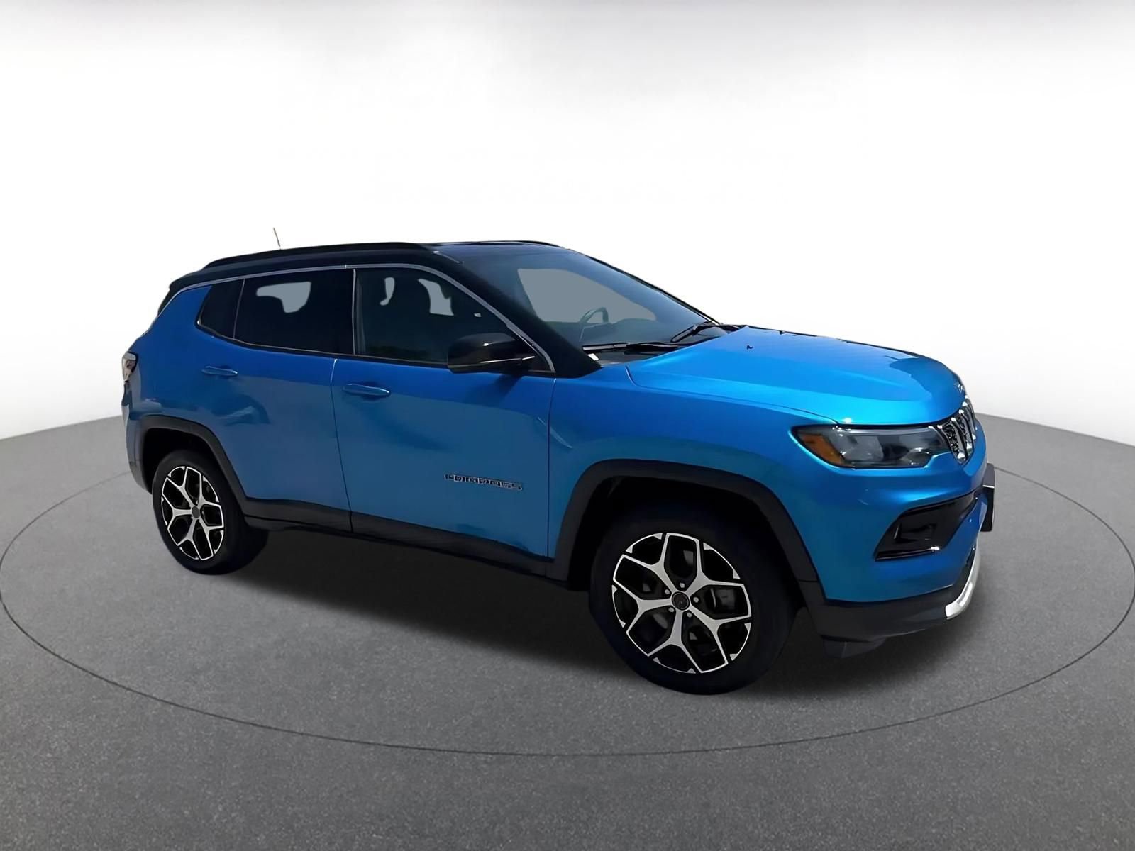 Used 2025 Jeep Compass Limited AWD/4WD image 2