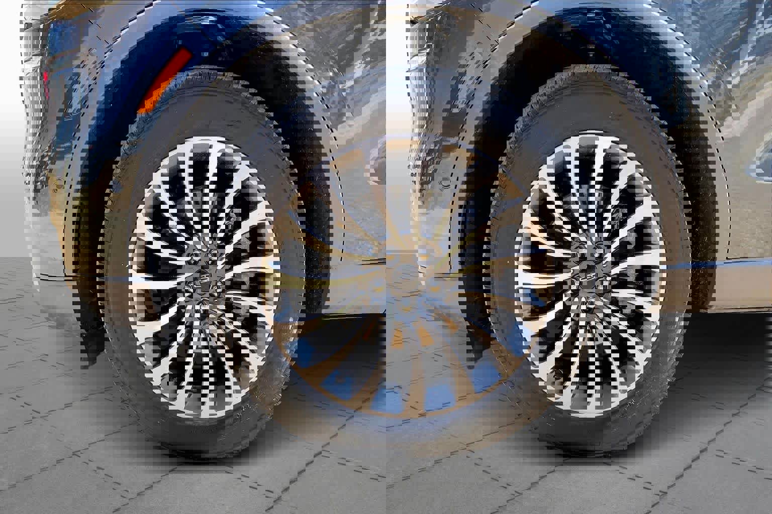 Used 2023 Lincoln Aviator Reserve w/ Equipment Group 201A image 11