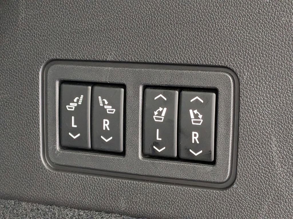 Used 2023 Cadillac XT6 Sport w/ Technology Package image 32