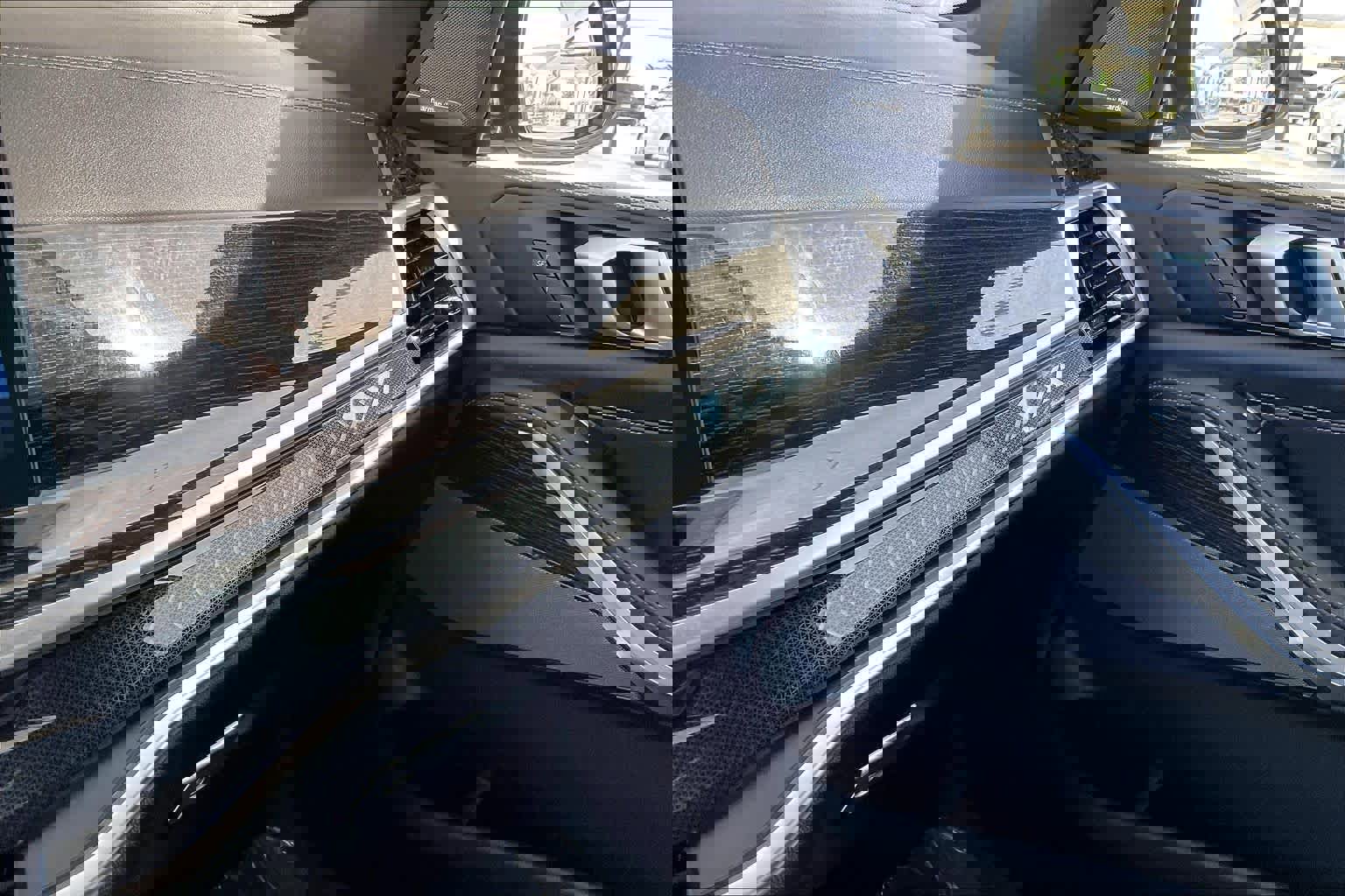 Used 2025 BMW X7 xDrive40i w/ M Sport Package image 34