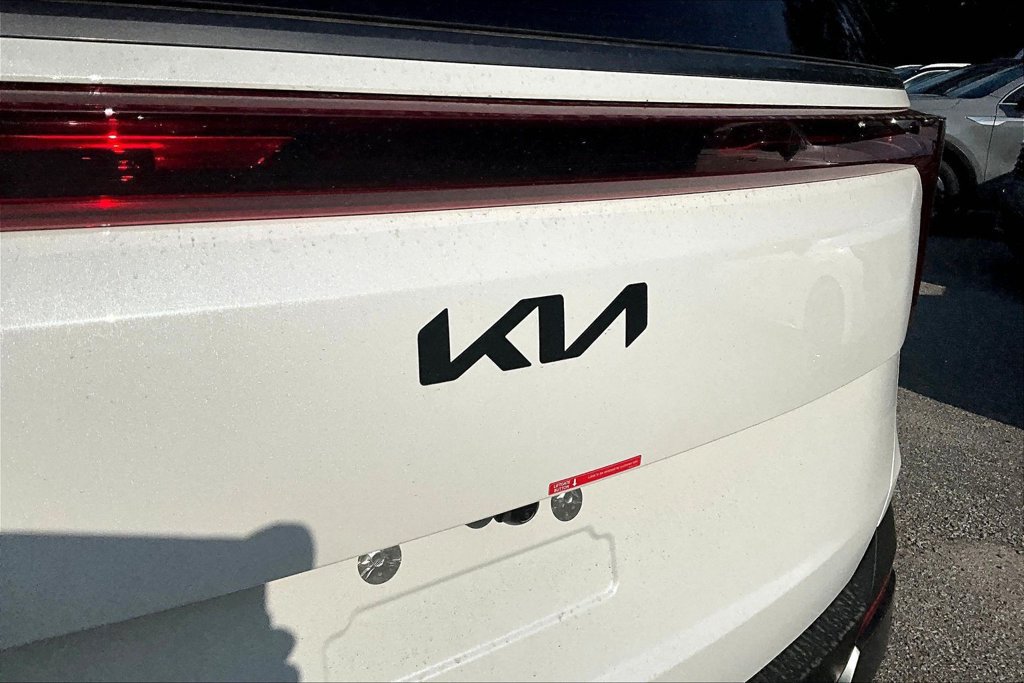 New 2027 Kia Carnival SX FWD image 9