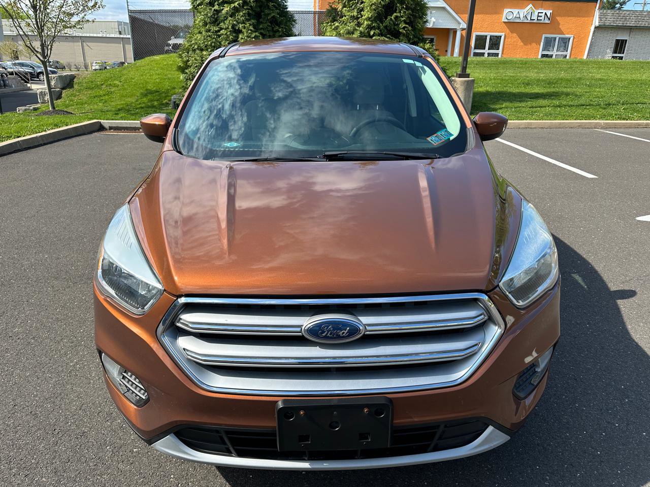 Used 2017 Ford Escape SE FWD image 2