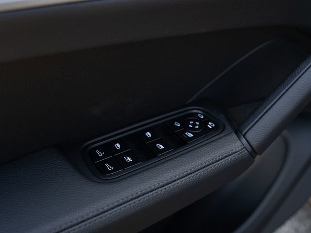 New 2026 Porsche Cayenne Coupe AWD/4WD image 16