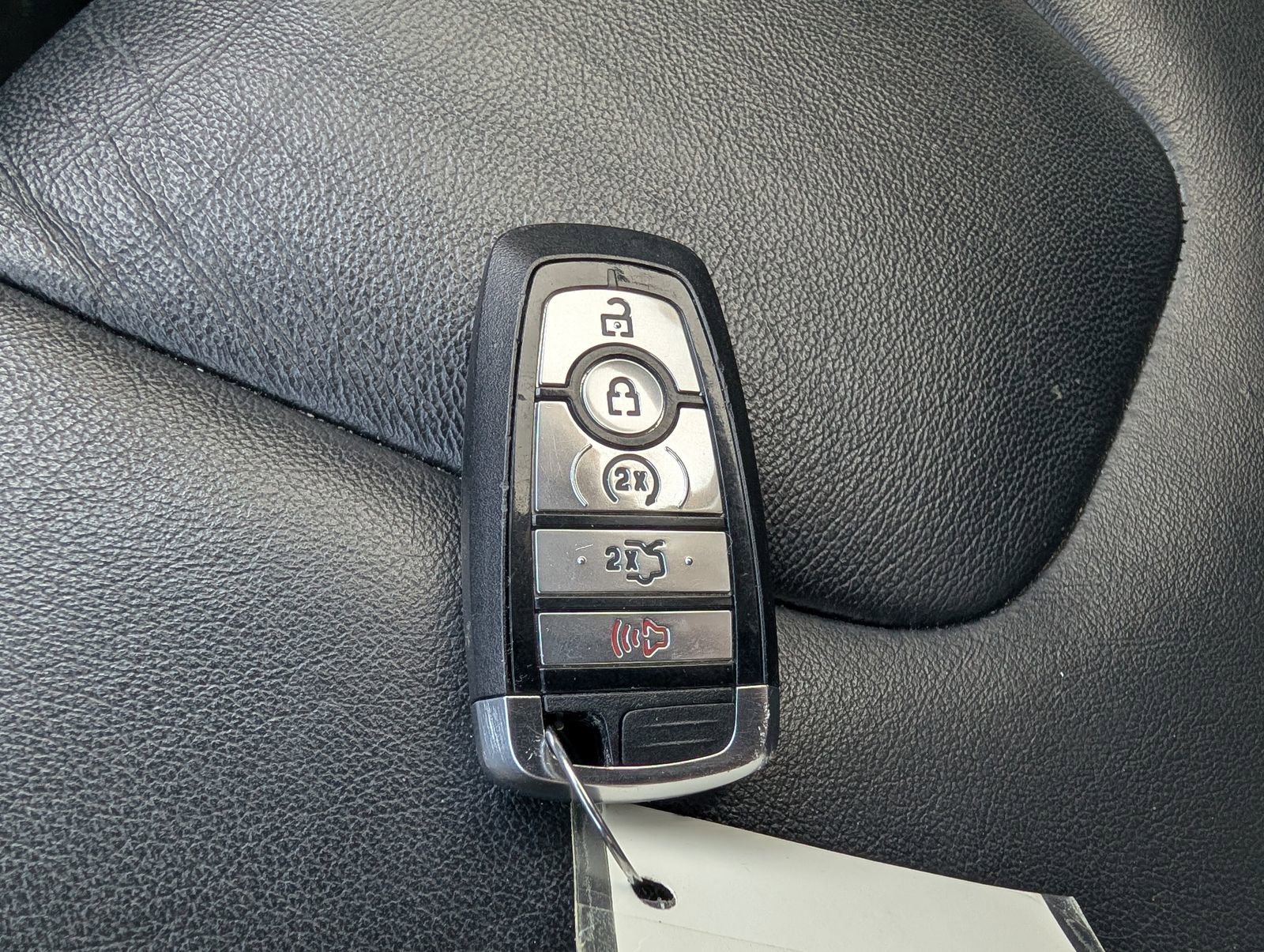 Used 2019 Ford Edge Titanium w/ Cold Weather Package image 17