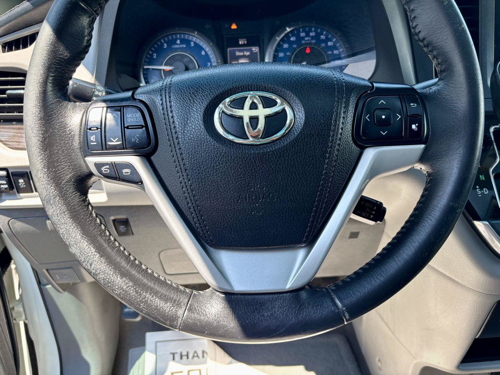 Used 2017 Toyota Sienna XLE w/ XLE Navigation Package FWD image 17