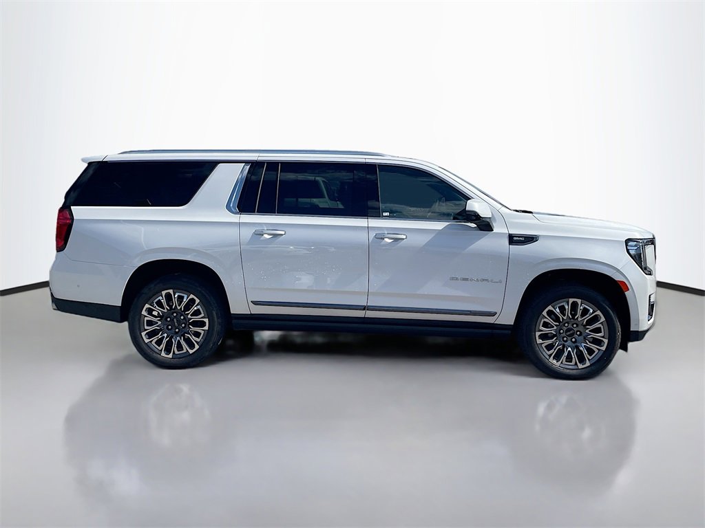 Used 2023 GMC Yukon XL Denali Ultimate image 8