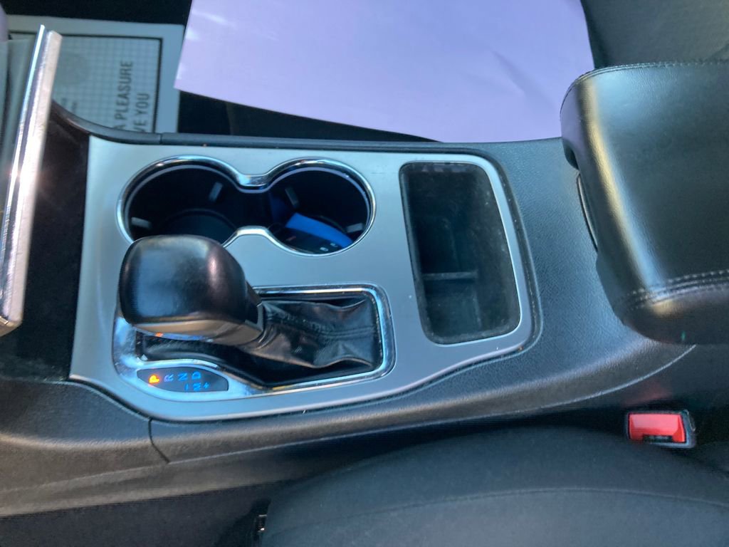 Used 2020 Jeep Grand Cherokee Laredo image 30