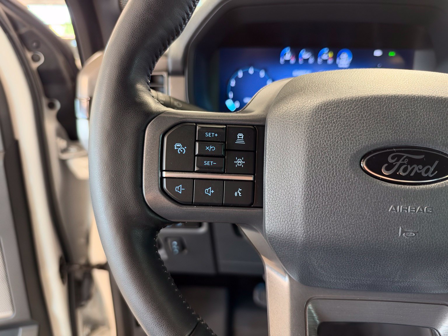 Used 2024 Ford F150 Lariat w/ FX4 Off-Road Package AWD/4WD image 19