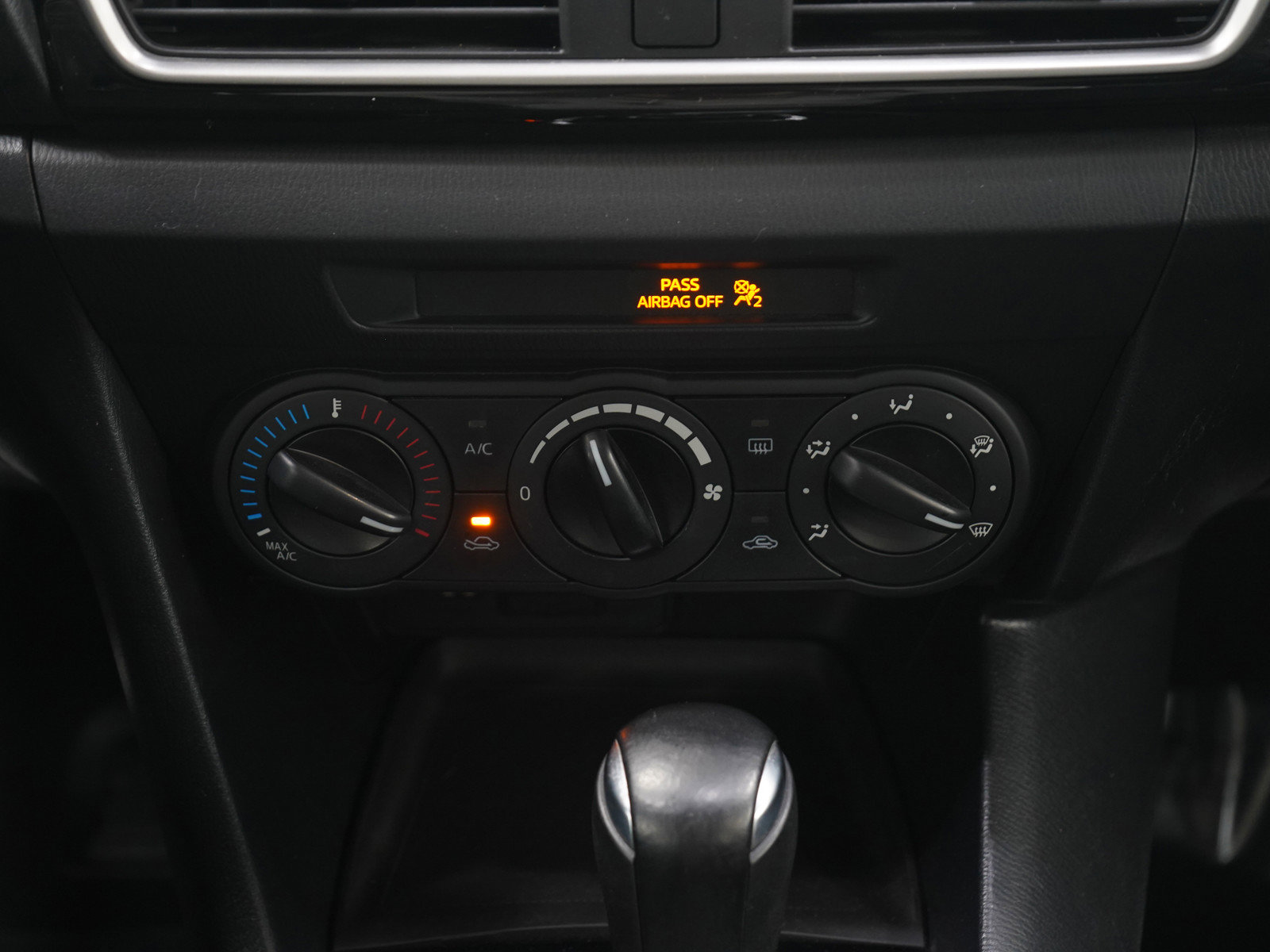 Used 2015 MAZDA MAZDA3 i Sport image 15