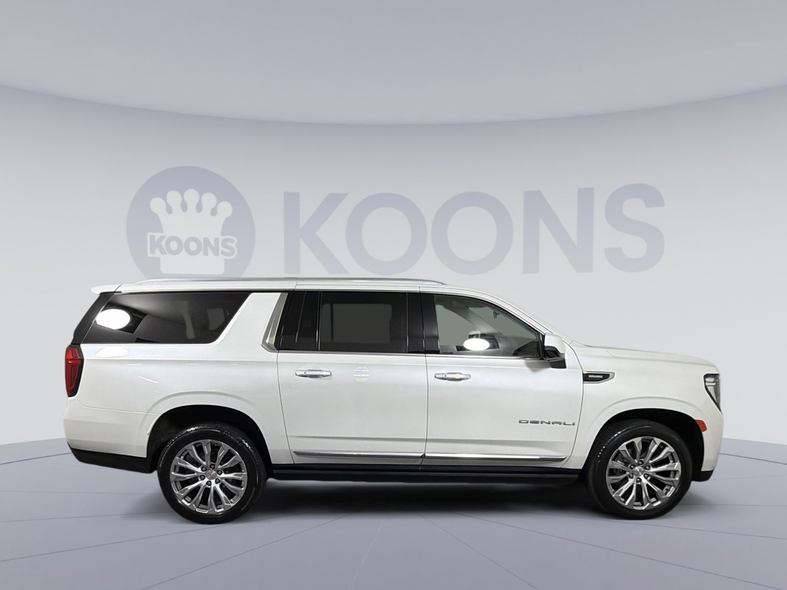 Used 2022 GMC Yukon XL Denali image 8