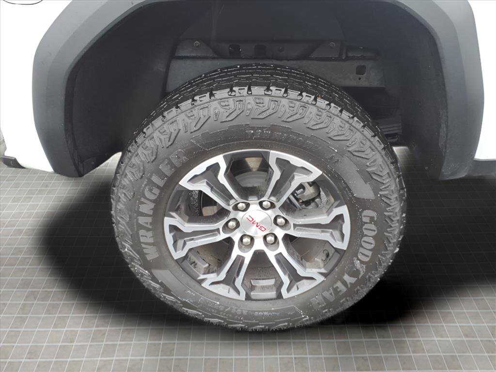 Used 2025 GMC Canyon AT4 w/ Technology Plus Package image 5