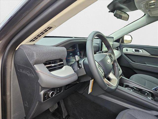 New 2025 Ford Explorer Active image 3