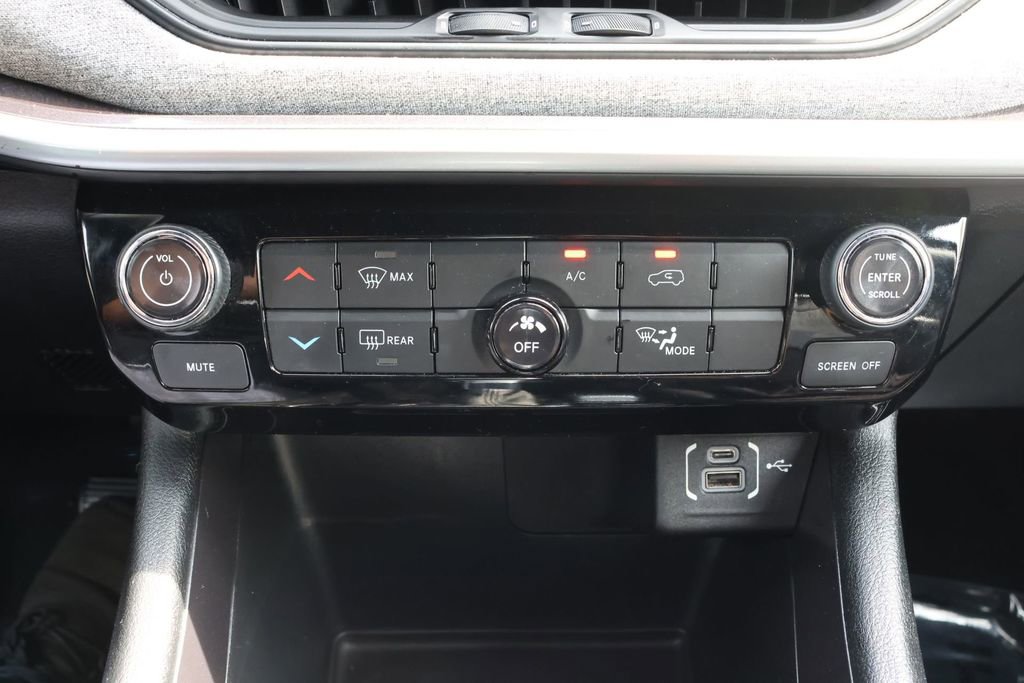 Used 2023 Jeep Compass Latitude AWD/4WD image 15