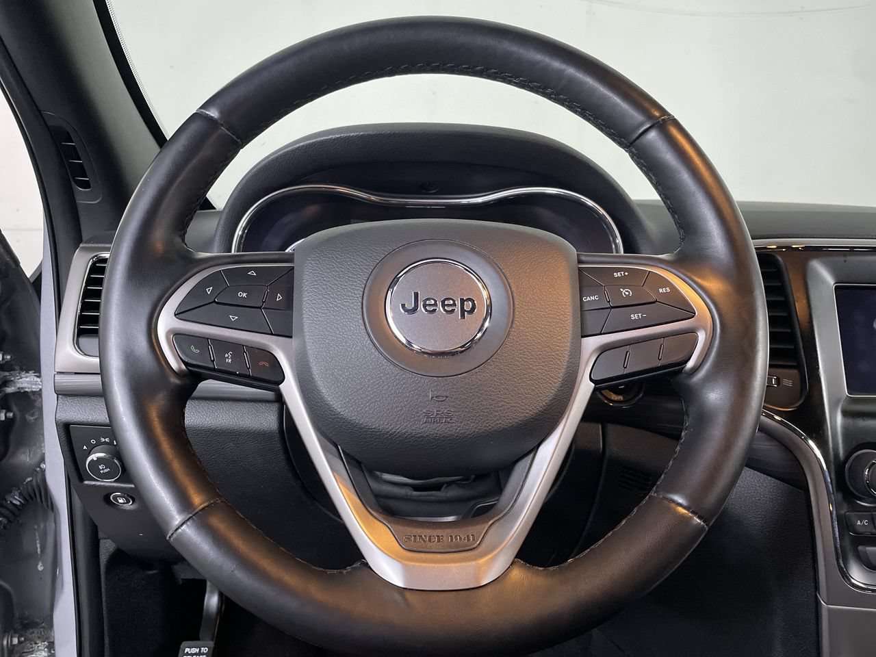 Used 2021 Jeep Grand Cherokee Laredo w/ Security & Convenience Group AWD/4WD image 13