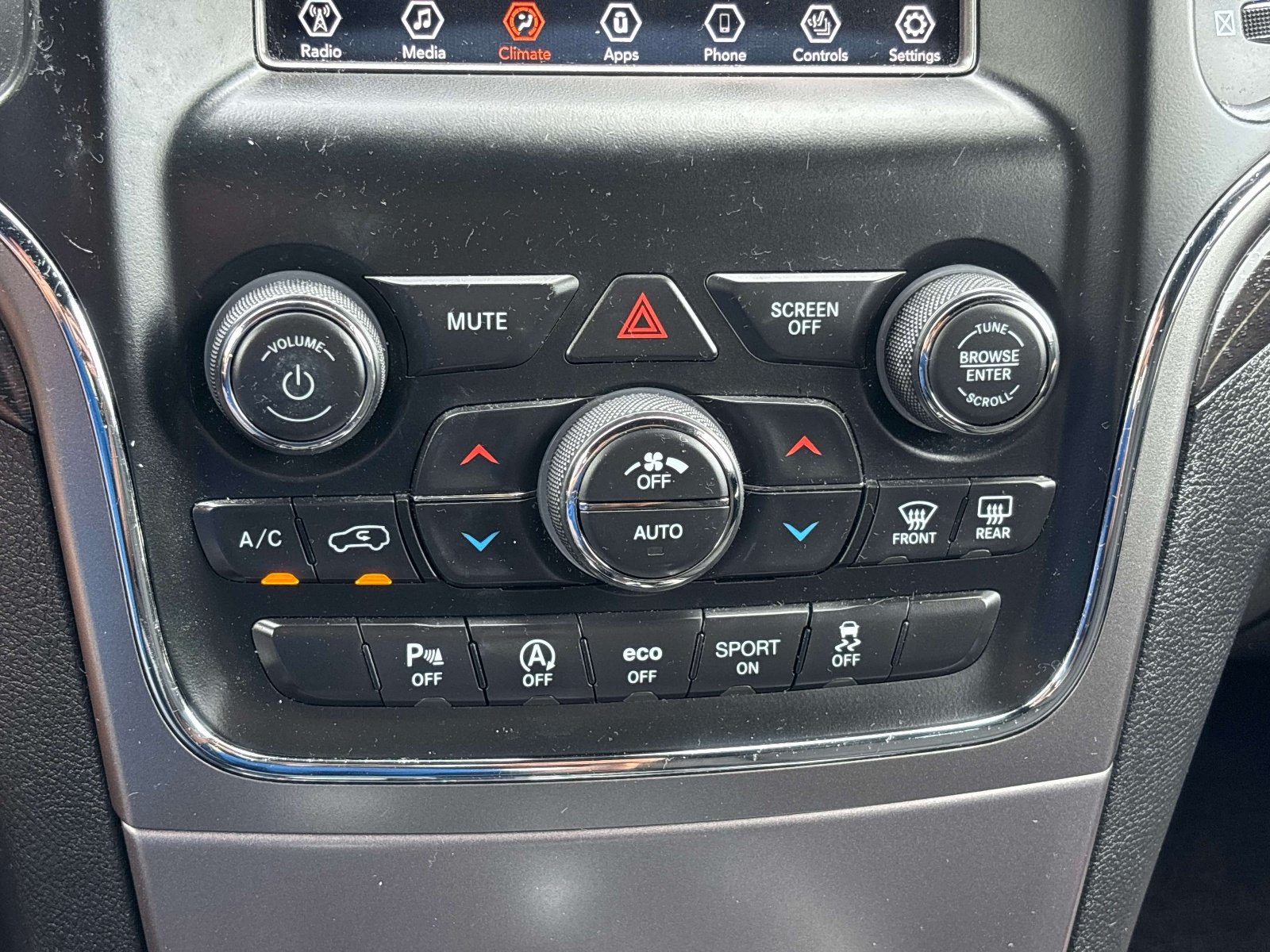 Used 2018 Jeep Grand Cherokee Laredo AWD/4WD image 25
