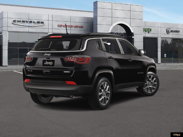 Used 2024 Jeep Compass Latitude w/ Sun and Sound Group AWD/4WD image 7