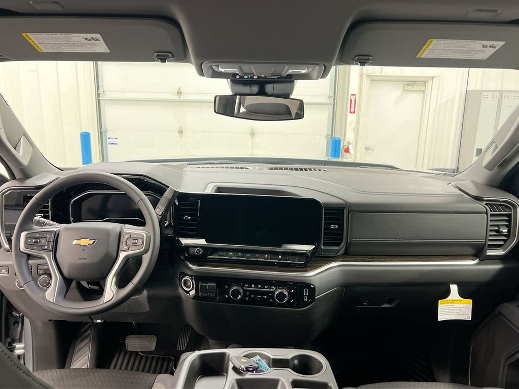 Used 2025 Chevrolet Silverado 1500 LT AWD/4WD image 10
