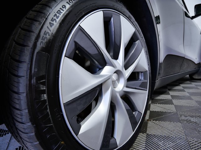 Used 2023 Tesla Model Y Long Range AWD/4WD image 9
