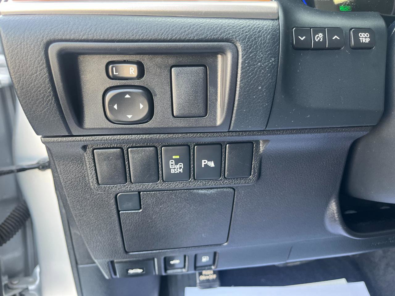 Used 2013 Lexus ES 300h w/ Luxury Pkg image 22