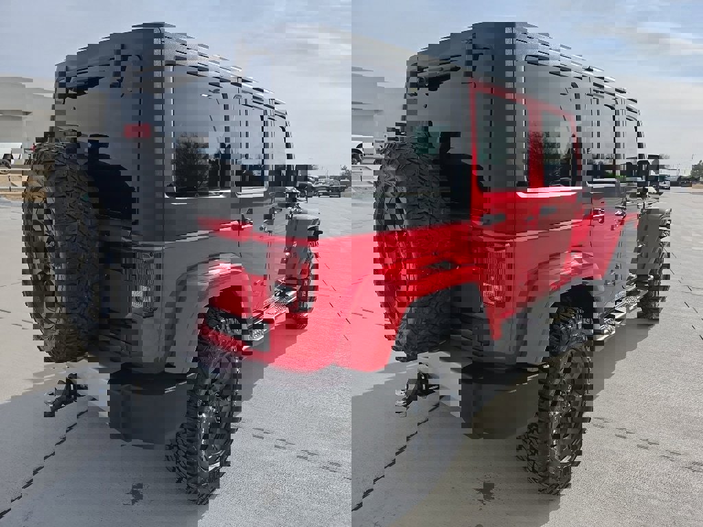 Used 2014 Jeep Wrangler Unlimited Sahara w/ Connectivity Group image 5