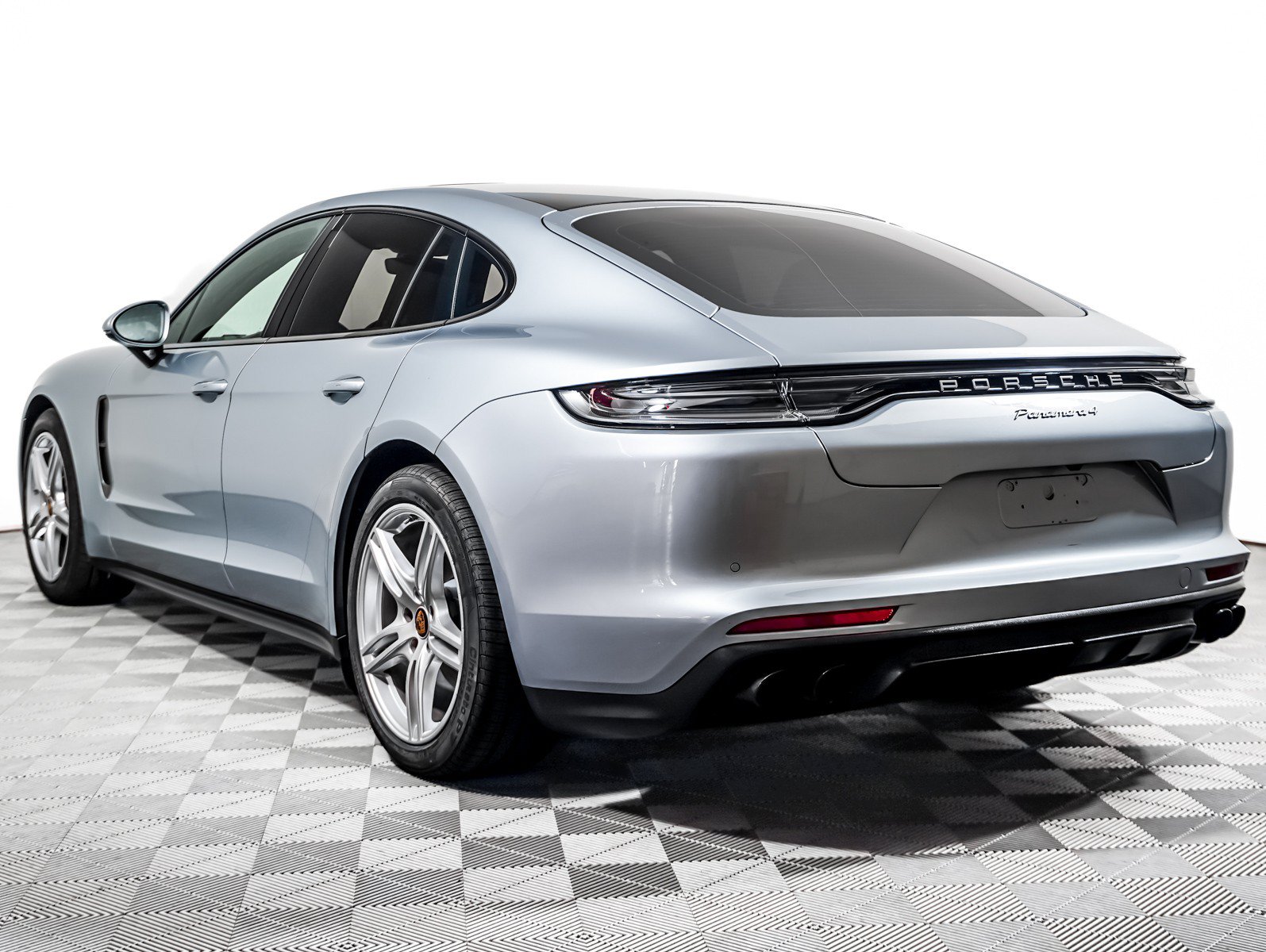Certified 2023 Porsche Panamera 4 Platinum Edition AWD/4WD image 3