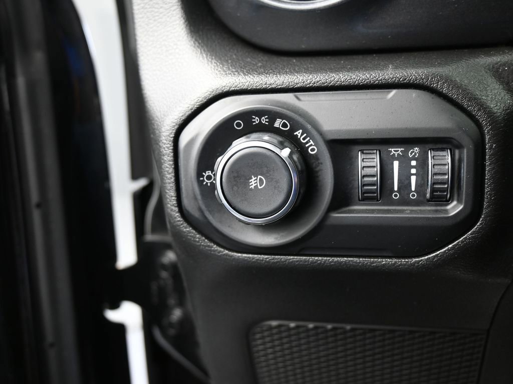 Used 2022 Jeep Wrangler Unlimited Sport image 31