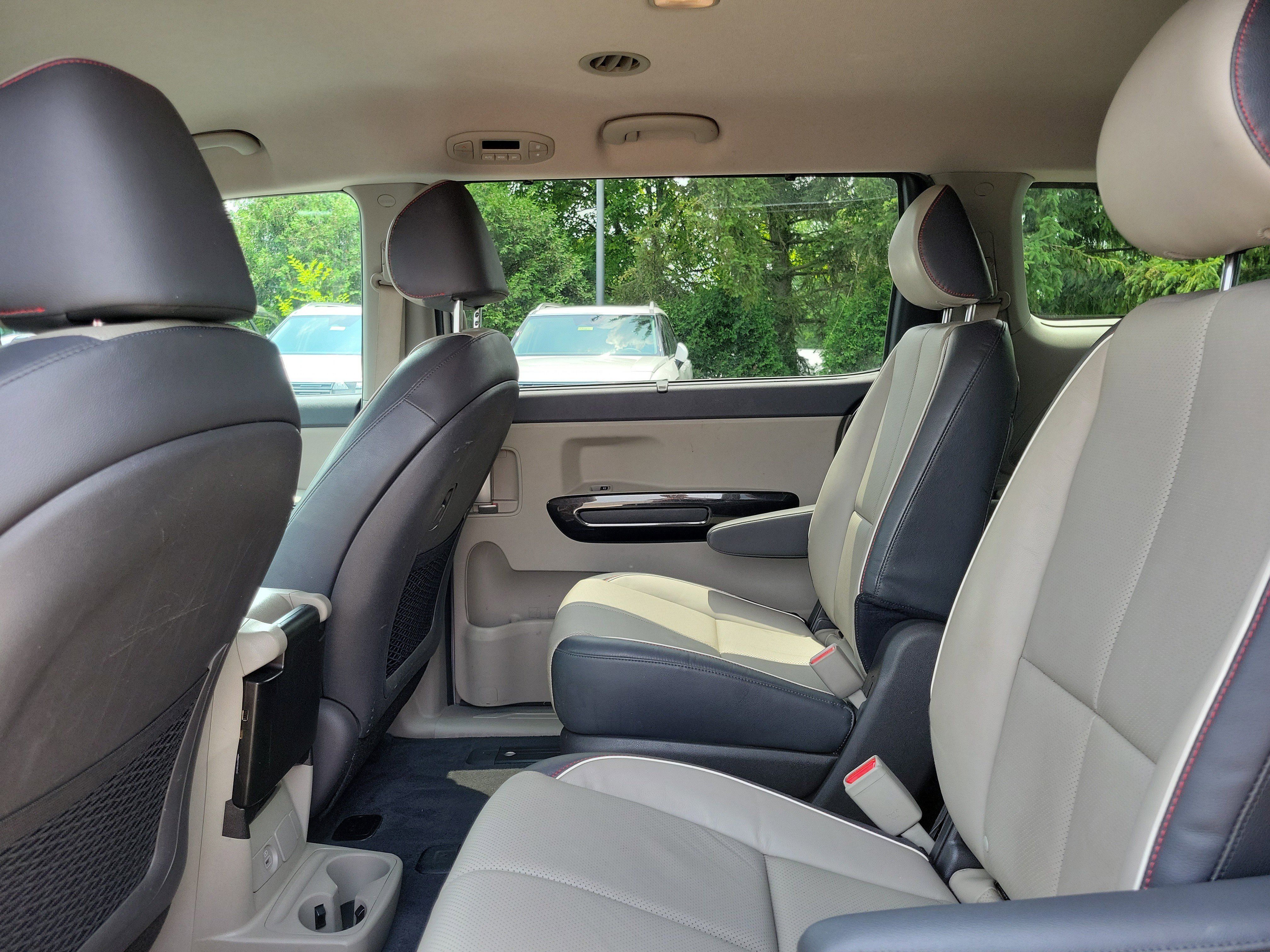 Used 2017 Kia Sedona EX FWD image 11