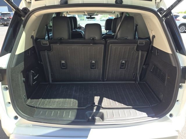 Used 2023 Nissan Pathfinder Platinum AWD/4WD image 14