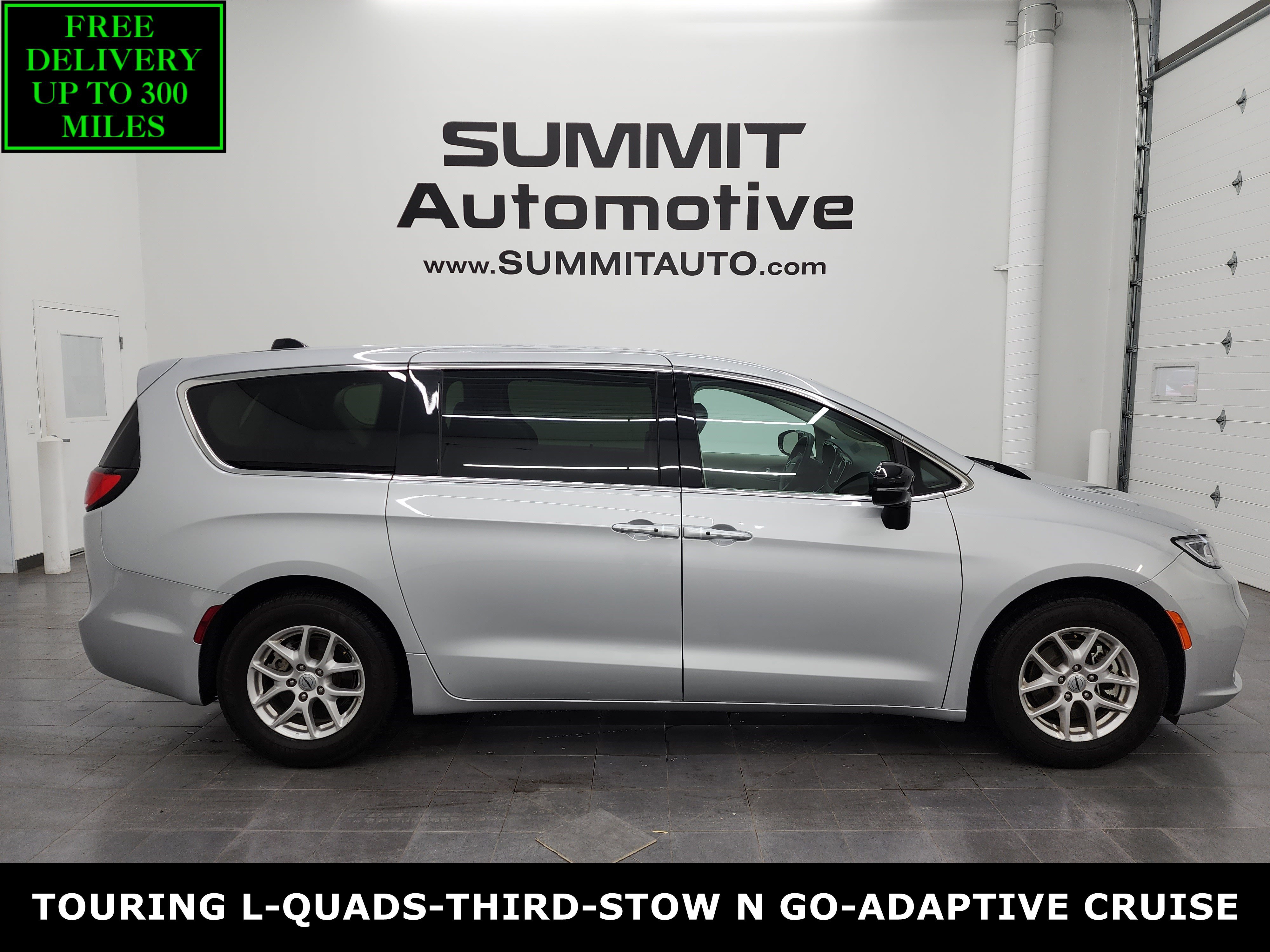 Used 2024 Chrysler Pacifica Touring-L image 1