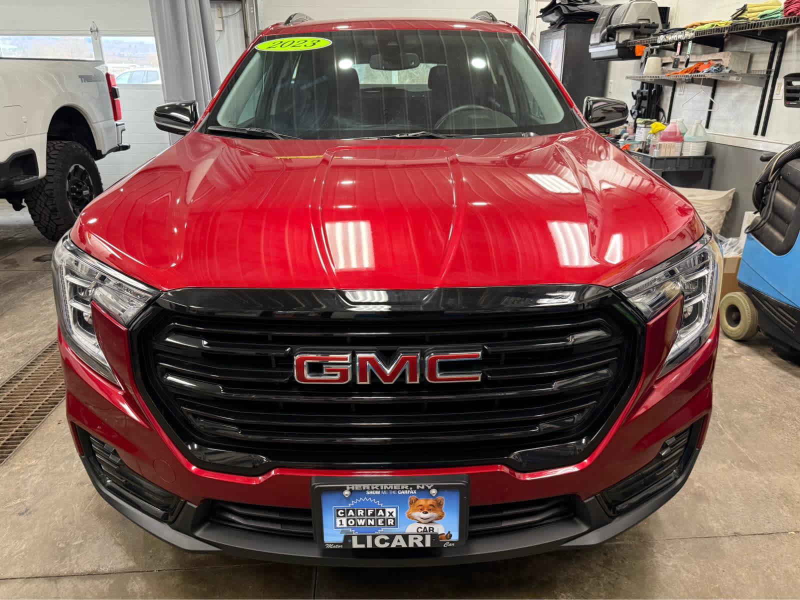 Used 2023 GMC Terrain SLE w/ Elevation Edition AWD/4WD image 2