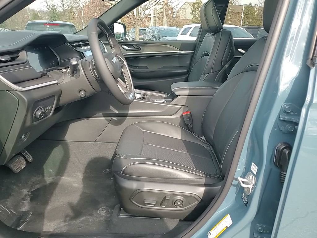 New 2026 Jeep Grand Cherokee L Limited AWD/4WD image 24